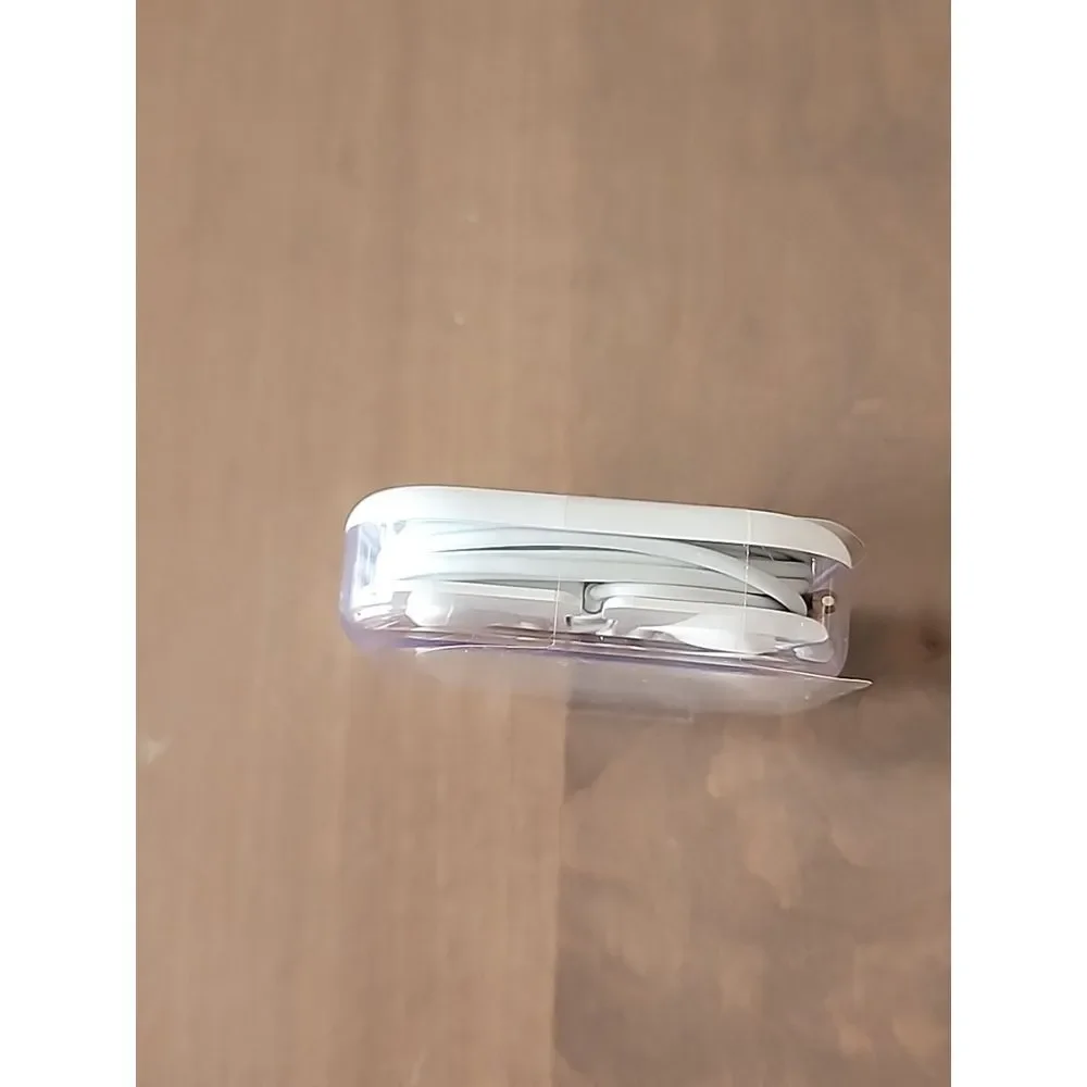 Apple Earbuds White Wired 3.5MM Jack Authentic‎